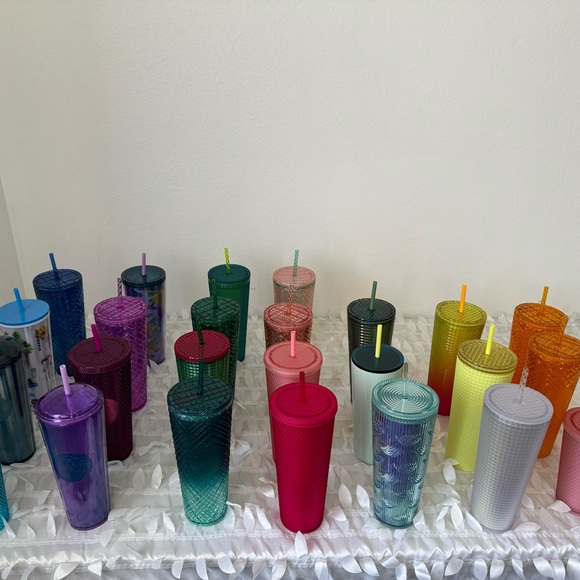 Whole starbucks collection cups ! - Picture 4 of 4